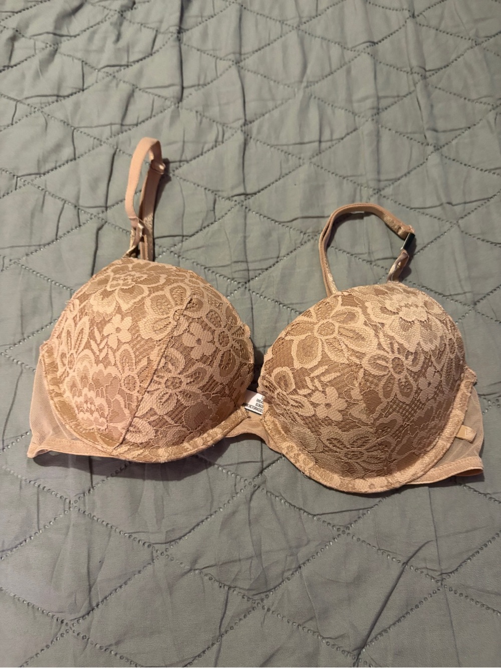 Victoria's Secret Lace Push-Up Bra in Light Nude